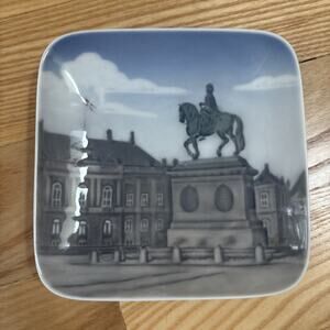 Royal Copenhagen Denmark Amalienborg Palace D3671 Porcelain Ring Dish Vintage